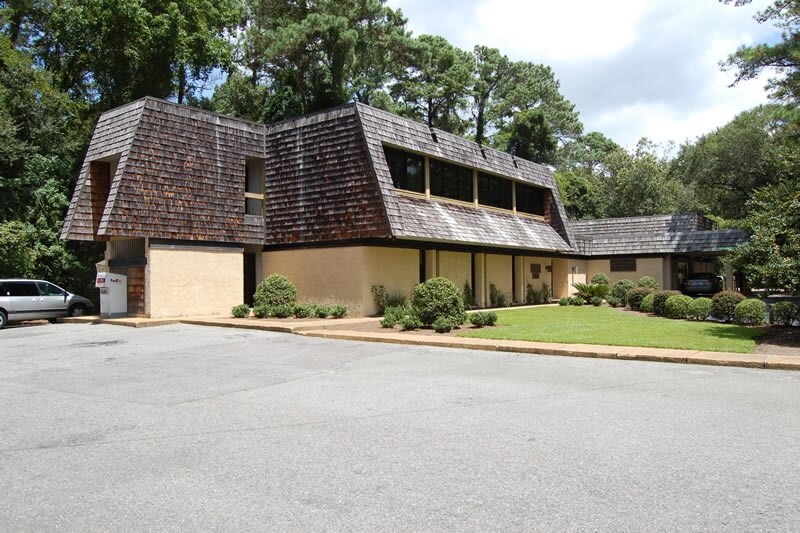 18 Pope Ave, Hilton Head Island, SC for sale - Primary Photo - Image 1 of 1