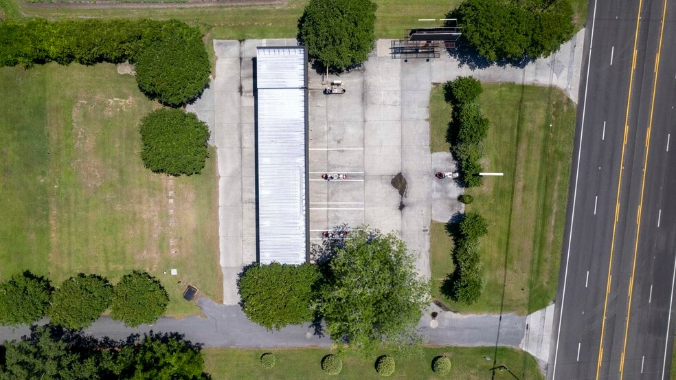 8109 Caratoke Hwy, Powells Point, NC for sale - Primary Photo - Image 1 of 17