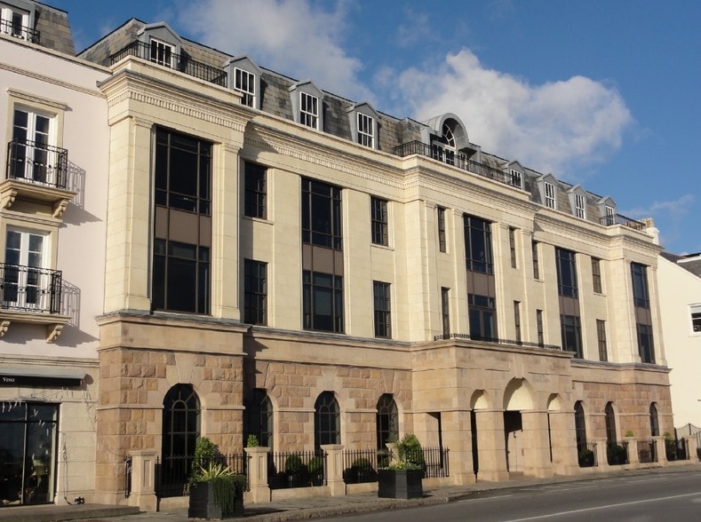 Glategny Esplanade, Guernsey for lease - Building Photo - Image 3 of 6