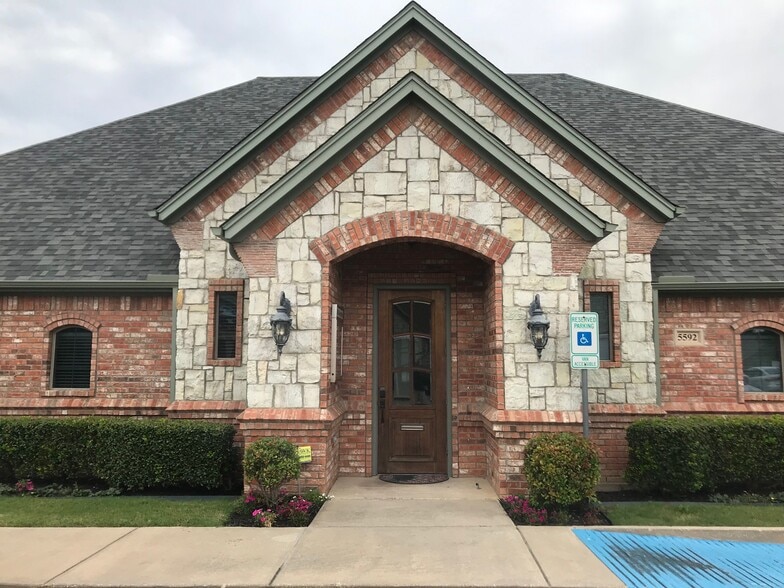 5592 Davis Blvd, North Richland Hills, TX for lease - Building Photo - Image 1 of 19