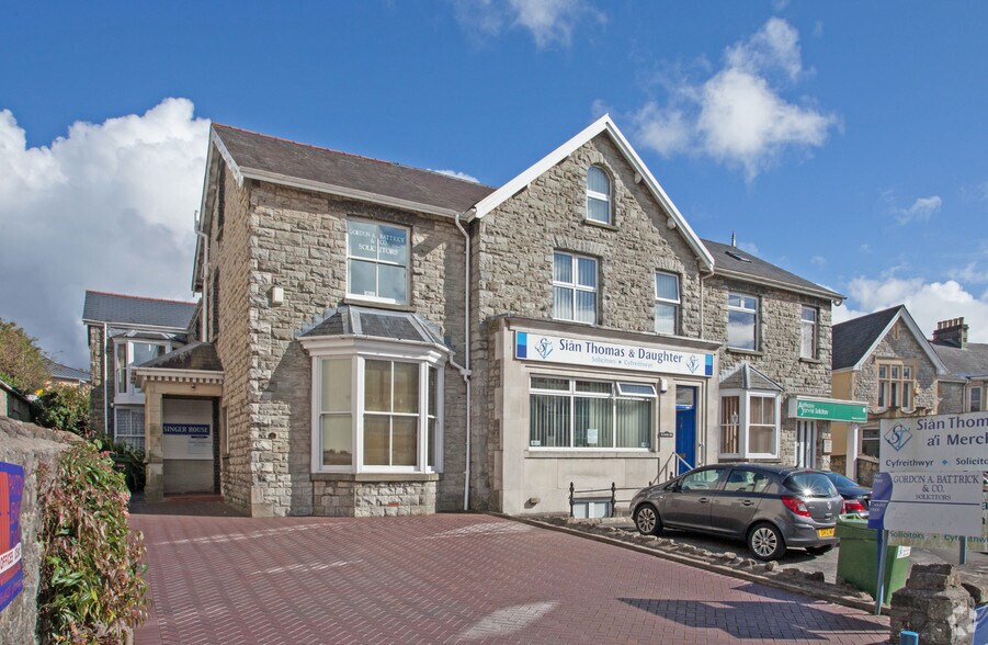 10 Court Rd, Bridgend for sale - Primary Photo - Image 1 of 1