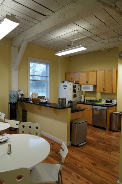 23 Bradford St, Concord, MA for lease - Building Photo - Image 3 of 10
