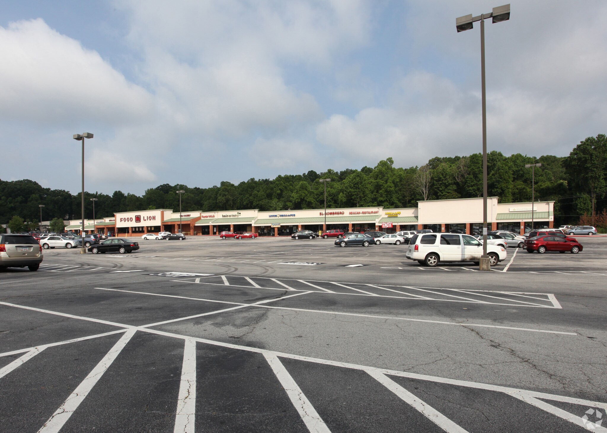 601 S Enota Dr Ne, Gainesville, GA for sale Primary Photo- Image 1 of 1