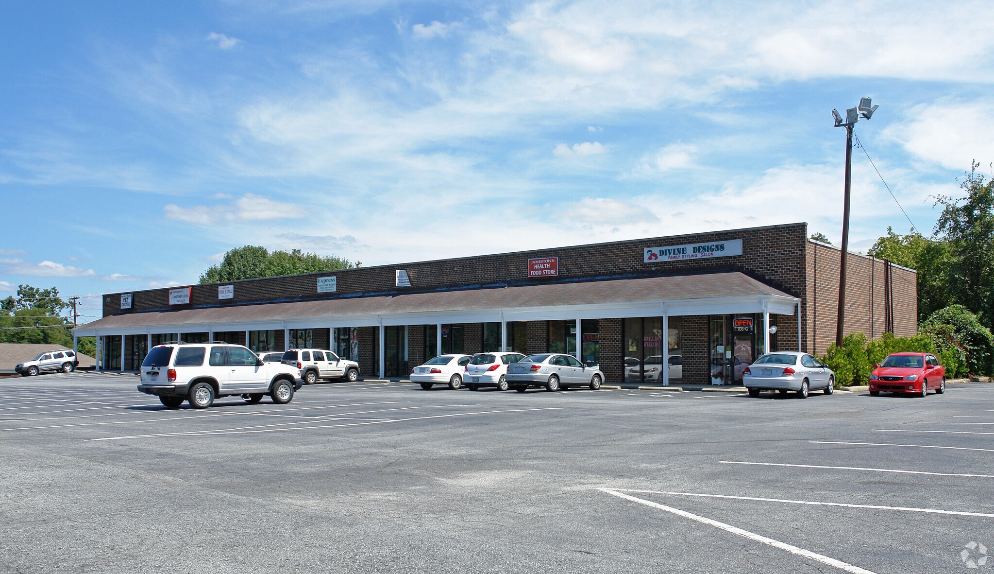 705 W Main St, Jamestown, NC for sale Primary Photo- Image 1 of 1