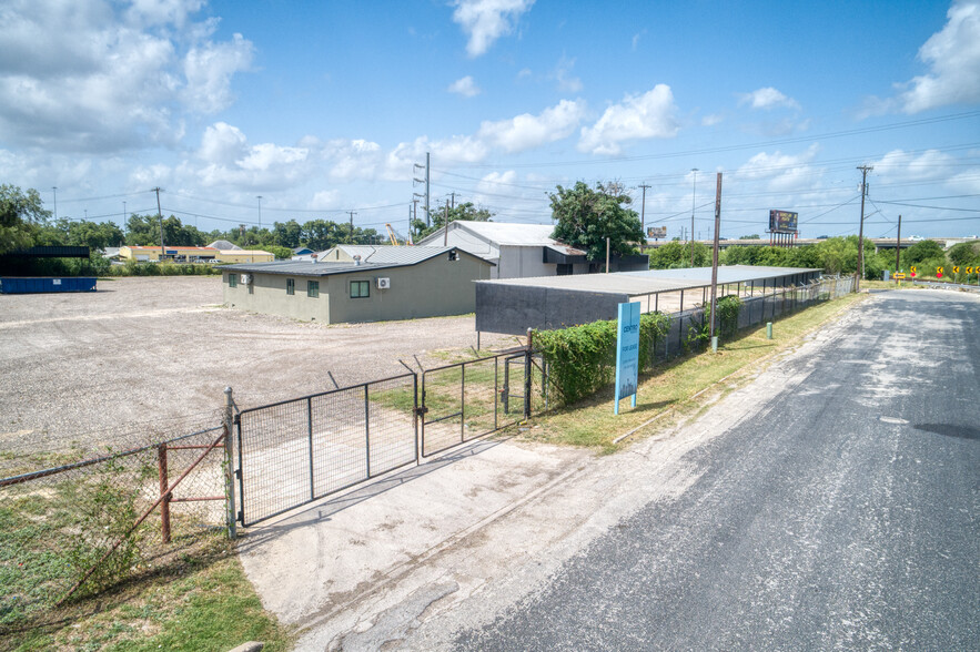 1402 Hoefgen Ave, San Antonio, TX for sale - Building Photo - Image 2 of 15