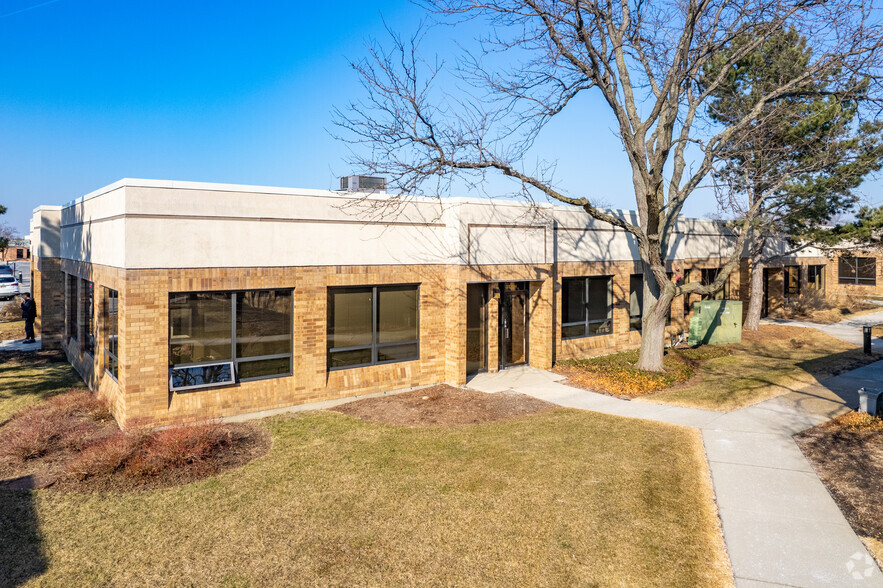 3125 N Wilke Rd, Arlington Heights, IL for sale - Building Photo - Image 3 of 8