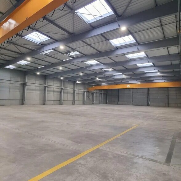 Flex in Compans for lease - Interior Photo - Image 1 of 2