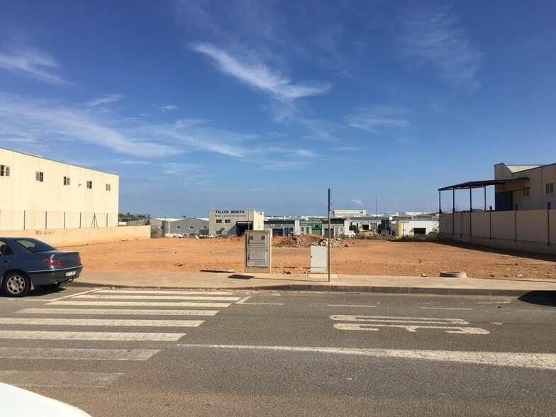 Industrial in La Unión for sale - Building Photo - Image 2 of 5