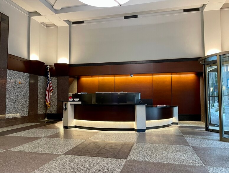 699 Walnut St, Des Moines, IA for lease - Building Photo - Image 2 of 7