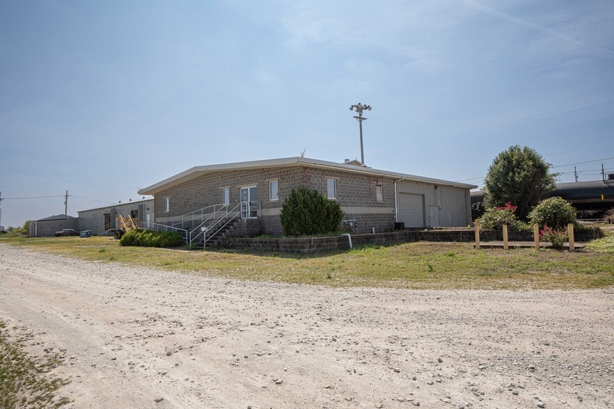 200 N River St, Carthage, MO for lease - Building Photo - Image 2 of 27