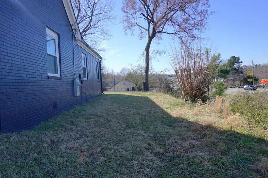 109 Walker St, Roxboro, NC for lease - Building Photo - Image 2 of 10