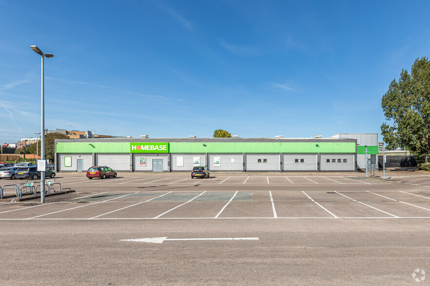 Davidson Way, Romford for lease - Primary Photo - Image 1 of 2