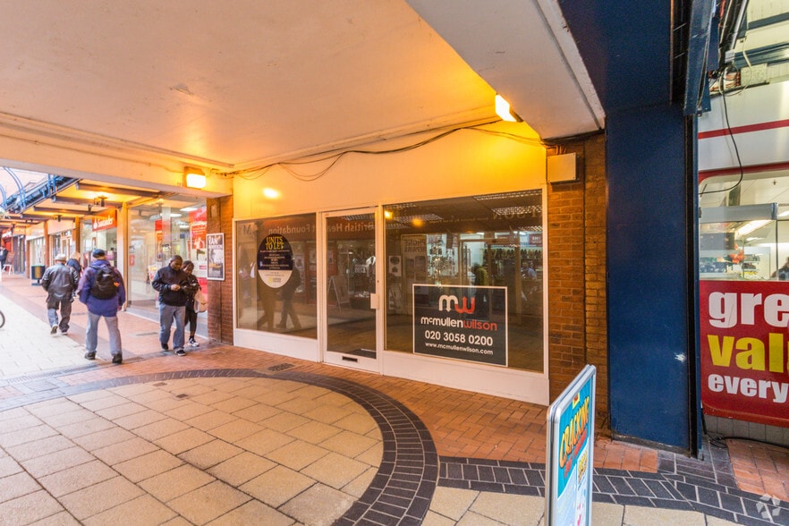 1 Commerce Way, Letchworth Garden City for lease - Building Photo - Image 1 of 5