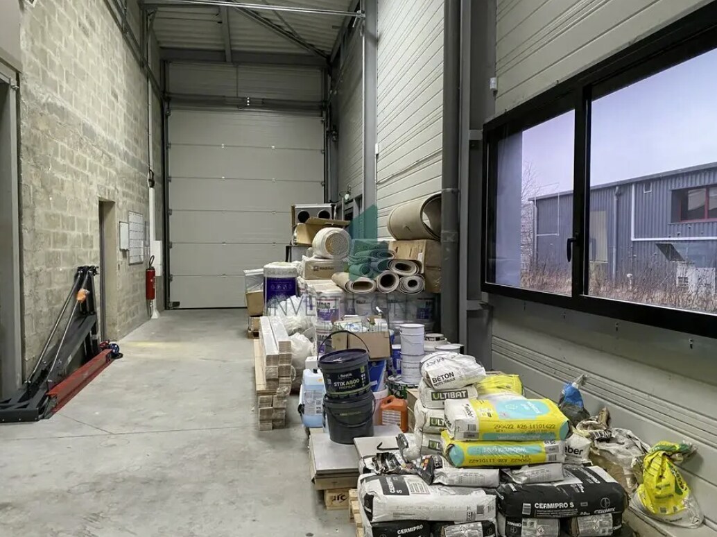 Flex in Ennery for lease Interior Photo- Image 1 of 4