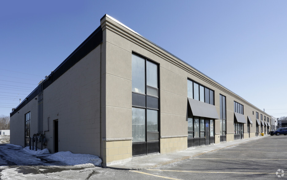 1800 Woodward Dr, Ottawa, ON for lease - Primary Photo - Image 1 of 5