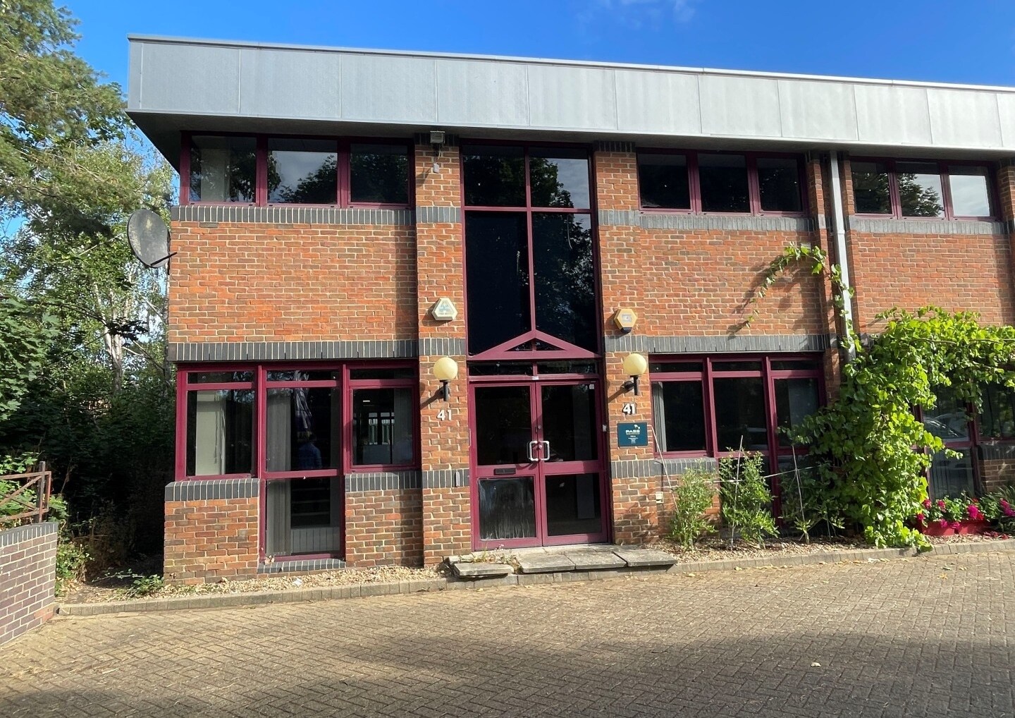 Dwight Rd, Watford for lease Building Photo- Image 1 of 4