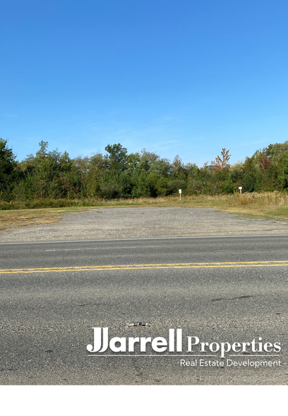 8608 Jefferson Davis Hwy, Fredericksburg, VA for lease - Building Photo - Image 1 of 2