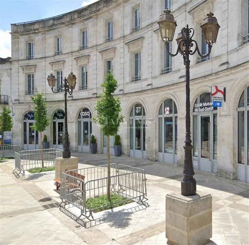 Retail in Cognac for lease Building Photo- Image 1 of 5