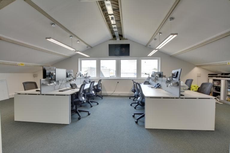 Spindle Way, Crawley for lease - Building Photo - Image 3 of 9