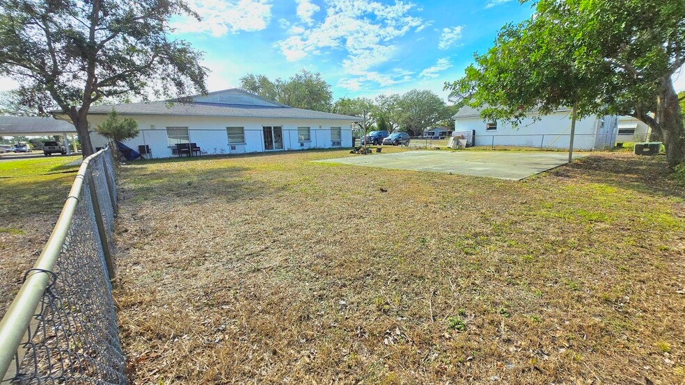 1803 57th Ave W, Bradenton, FL for lease - Building Photo - Image 3 of 10