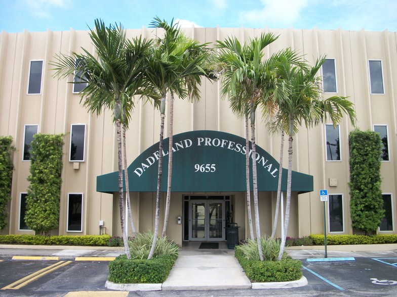 9655 S Dixie Hwy, Miami, FL for lease - Building Photo - Image 2 of 9