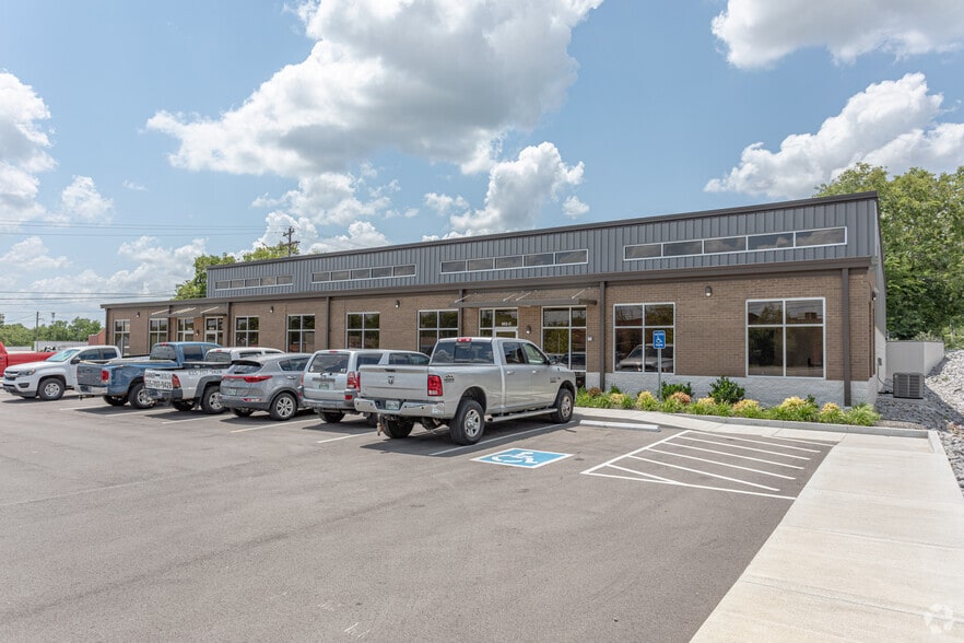 802 N Cumberland St, Lebanon, TN for lease - Building Photo - Image 1 of 10