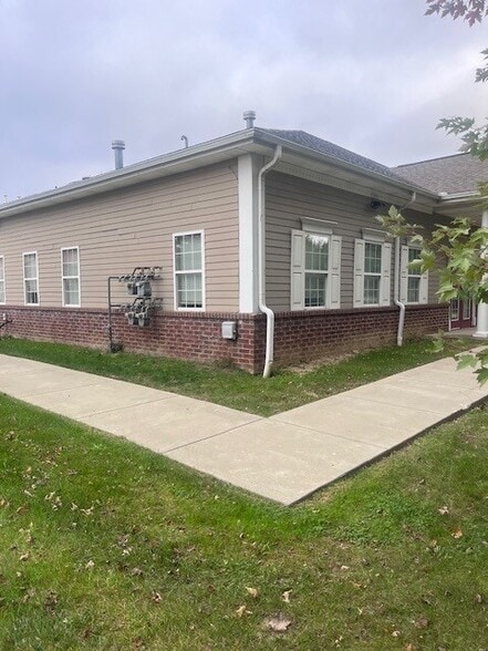 5010 Gateway Dr, Medina, OH for lease - Building Photo - Image 2 of 6