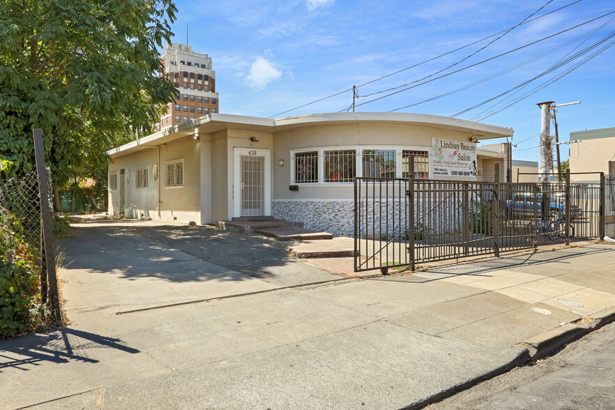 428 E Lindsay St, Stockton, CA for sale - Building Photo - Image 2 of 12