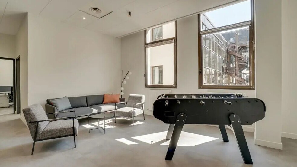Office in Paris for lease - Interior Photo - Image 3 of 8