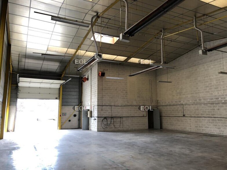Flex in Chassieu for lease - Building Photo - Image 3 of 6