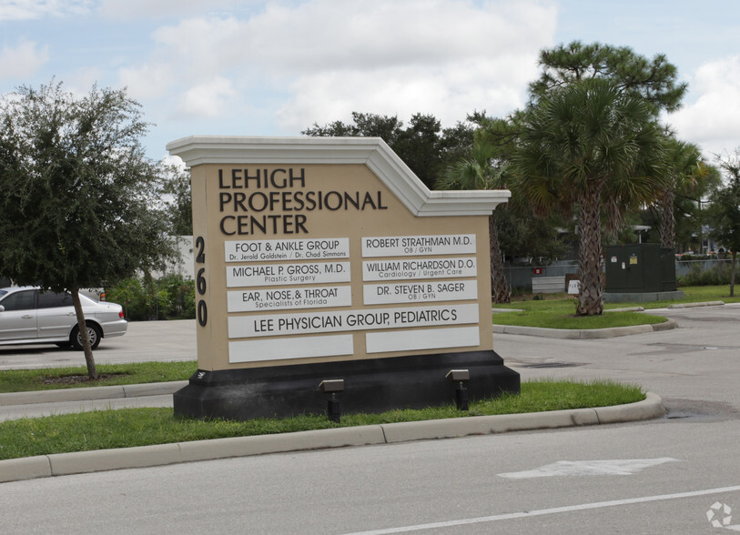 260 Beth Stacey Blvd, Lehigh Acres, FL for lease - Building Photo - Image 3 of 10