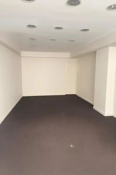 22 Rue Croix Des Petits Champs, Paris for lease - Interior Photo - Image 3 of 6