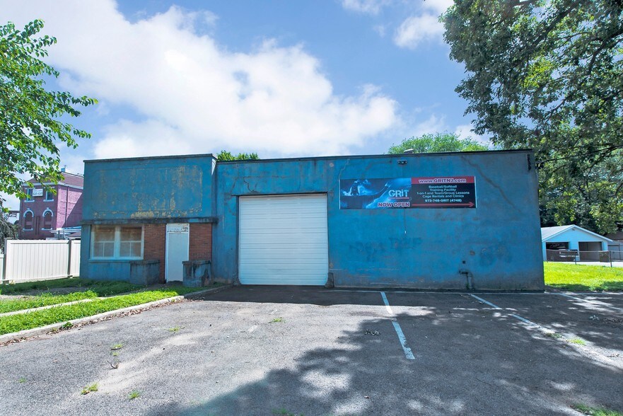 12 Willow St, Bloomfield, NJ for sale - Primary Photo - Image 1 of 1