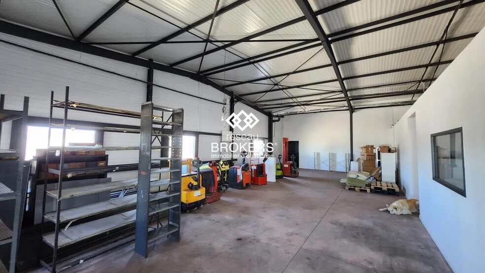 Industrial in Montauban for lease - Interior Photo - Image 1 of 2