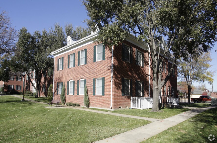 2019 E Lamar Blvd, Arlington, TX for sale - Primary Photo - Image 1 of 1