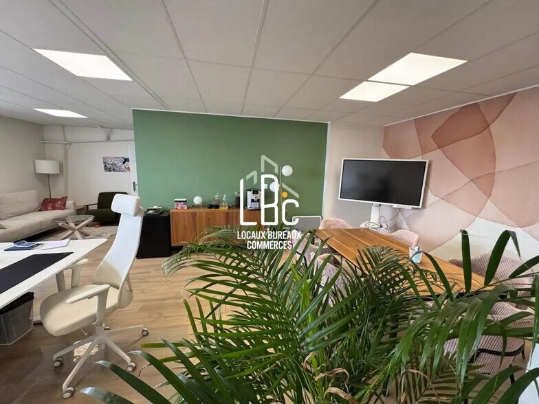 170 Rue Gustave Eiffel, Saint-Herblain for lease - Interior Photo - Image 3 of 7