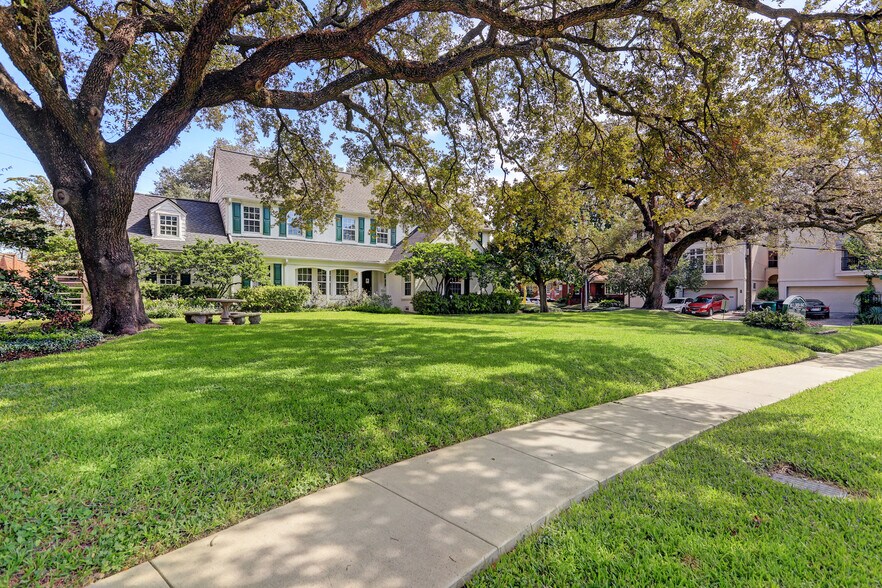2 Chelsea Blvd, Houston, TX for sale - Building Photo - Image 1 of 1