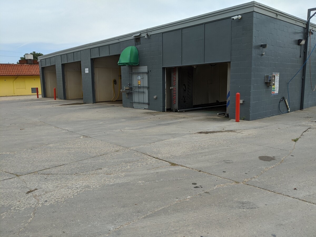 Investment Car wash and storage units Emporia, KS for Sale