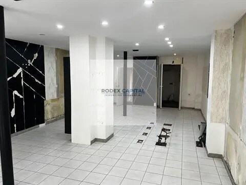 Retail in Paris for lease - Building Photo - Image 1 of 3