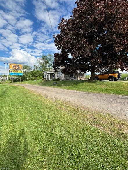 4870 East Pike, Zanesville, OH for sale - Building Photo - Image 2 of 10