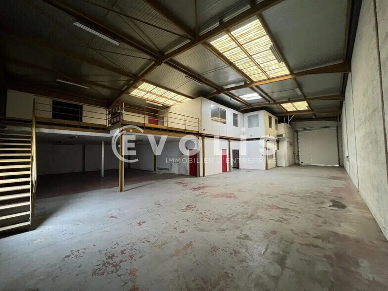 57 Avenue De La République, Vénissieux for lease - Interior Photo - Image 3 of 19