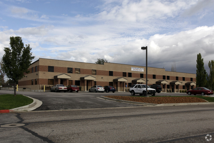 1246 Flint Meadow Dr, Kaysville, UT for lease - Primary Photo - Image 1 of 19