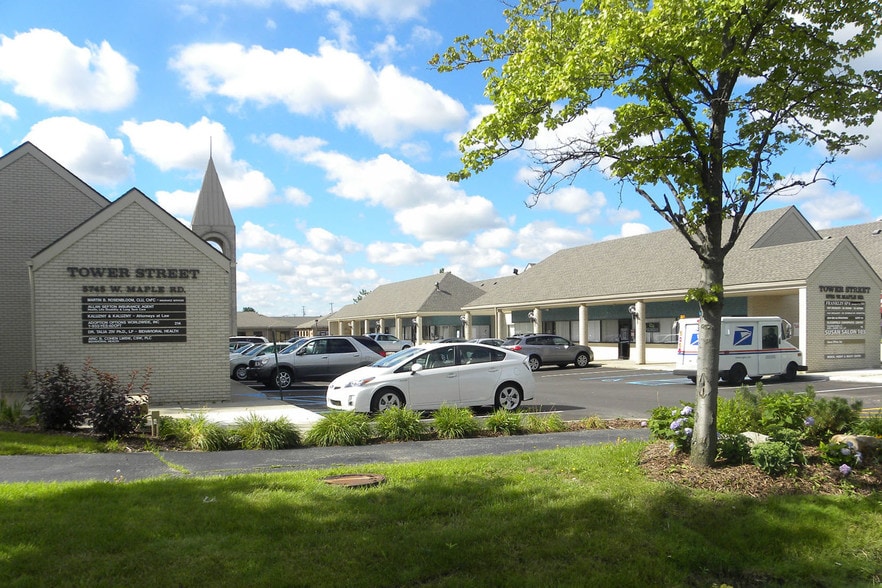 5755 W Maple Rd, West Bloomfield, MI for lease - Building Photo - Image 1 of 9