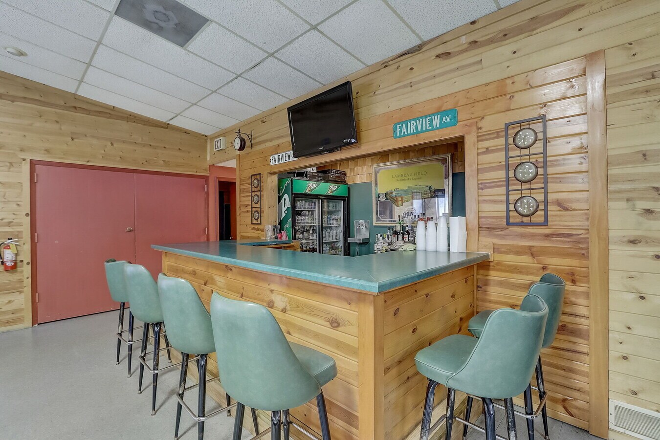 711 W Racine St, Jefferson, WI 53549 Fairview Sports Bar & Grill