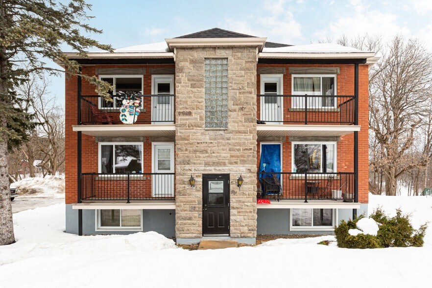 90 Av De La Providence, Lachute, QC J8H 3K9