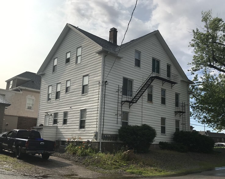 17 Bank St, West Warwick, RI for sale - Primary Photo - Image 1 of 1