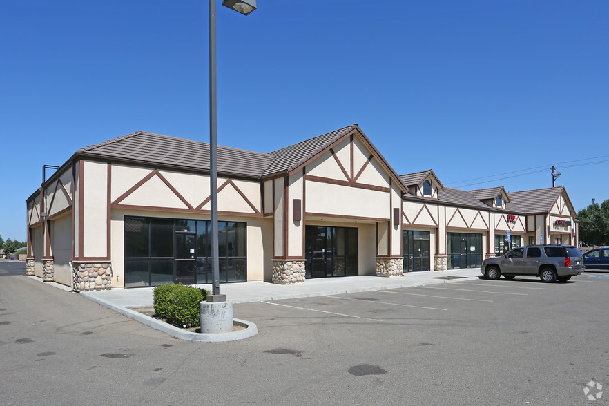 380-396 Sierra St, Kingsburg, CA for lease - Building Photo - Image 3 of 12