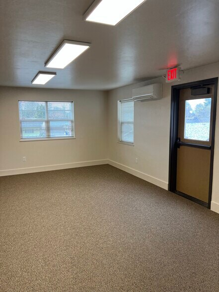 750 W 10th Ave, Junction City, OR for sale - Building Photo - Image 1 of 1