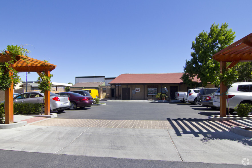 112 E Tehachapi Blvd, Tehachapi, CA for lease - Building Photo - Image 2 of 4