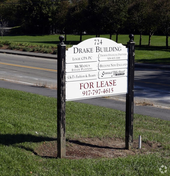 724 Main St, Hyannis, MA for lease - Building Photo - Image 1 of 9